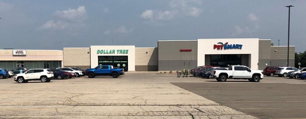 443 N Rolling Meadows Dr, Fond Du Lac, WI à louer - Photo de l’immeuble – Image 2 sur 7