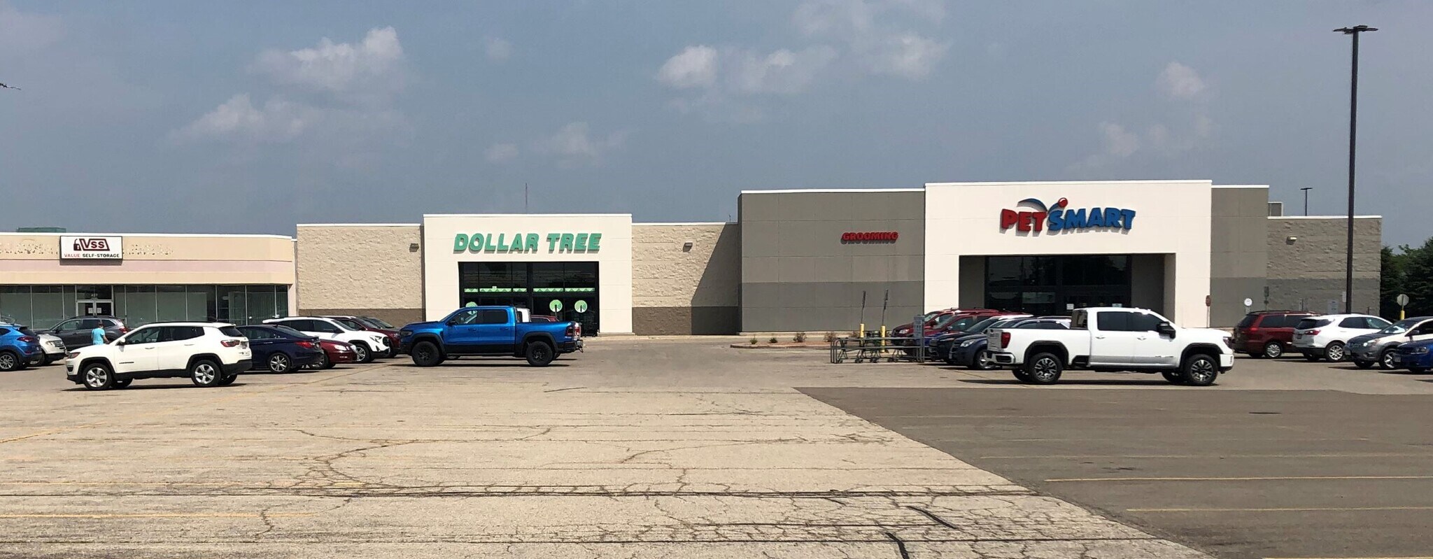 443 N Rolling Meadows Dr, Fond Du Lac, WI à louer Photo de l’immeuble– Image 1 sur 8