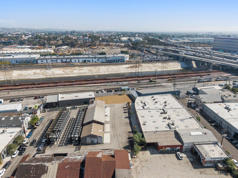 Hyperloop Campus portefeuille de 3 biens à vendre sur LoopNet.fr - Photo de l’immeuble – Image 1 sur 16