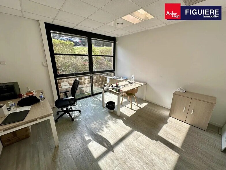 1330 Avenue Jean-René Guillibert Gautier De La Lauzière, Aix-en-Provence à louer - Photo de l’immeuble – Image 2 sur 11