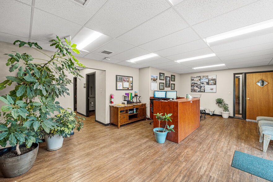 2410 Grand Ave, Pueblo, CO à vendre - Hall d’entrée – Image 2 sur 22