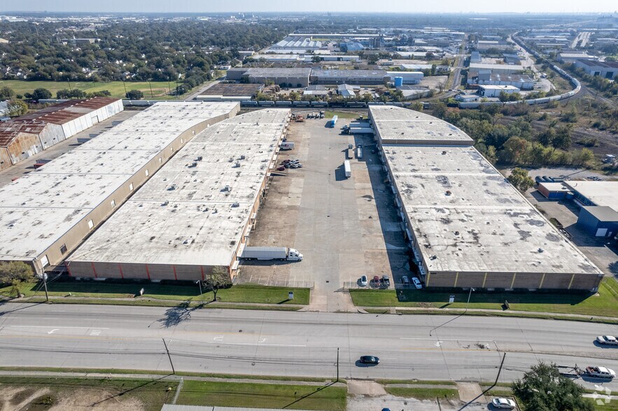 1020 Lockwood Dr, Houston, TX à louer - Aérien – Image 2 sur 6