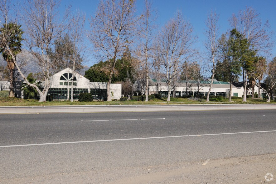 10340 Foothill Blvd, Rancho Cucamonga, CA à vendre - Photo de l’immeuble – Image 2 sur 12