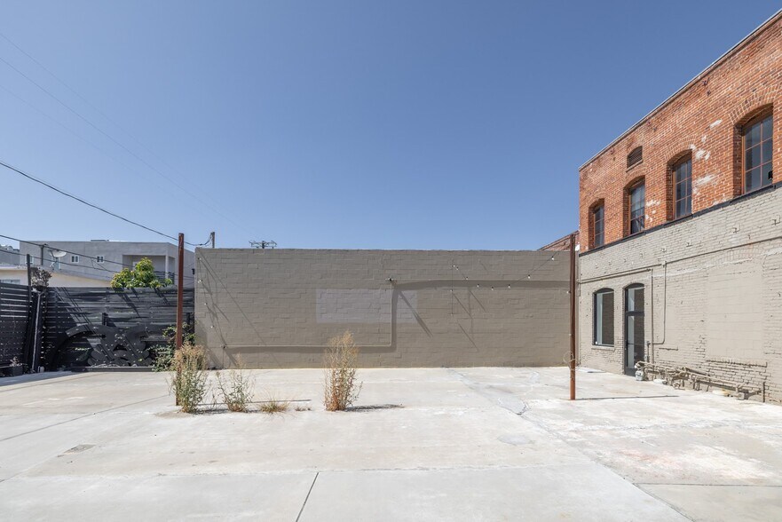 629 N Western Ave, Los Angeles, CA à louer - Photo de l’immeuble – Image 3 sur 33