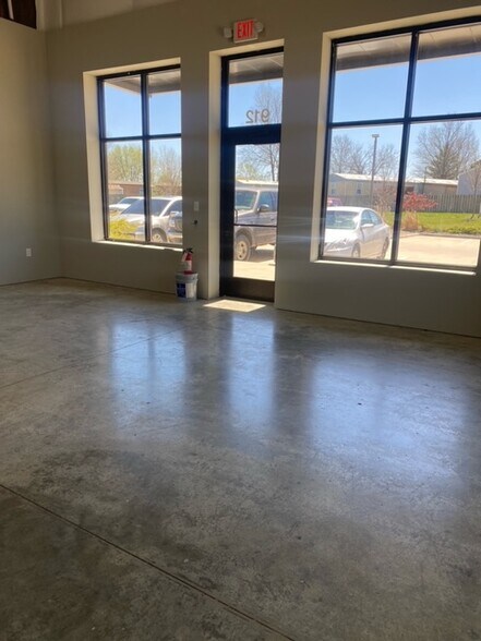 912-914 E Warren St, Gardner, KS à louer - Photo intérieure – Image 2 sur 8