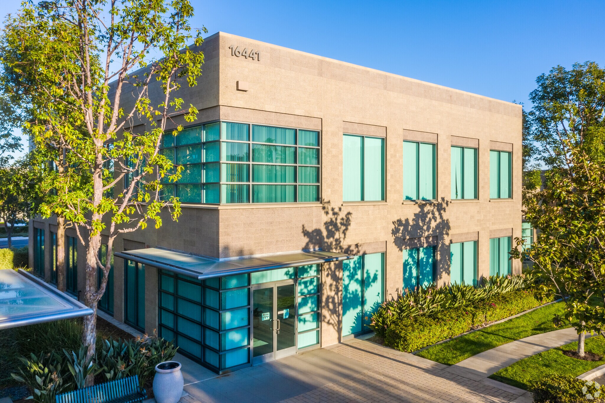16441 Scientific Way, Irvine, CA à vendre Photo principale– Image 1 sur 19