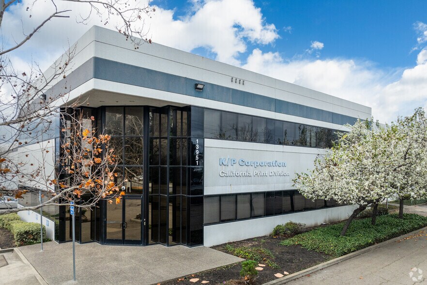 13951 Washington Ave, San Leandro, CA à louer - Photo de l’immeuble – Image 2 sur 7