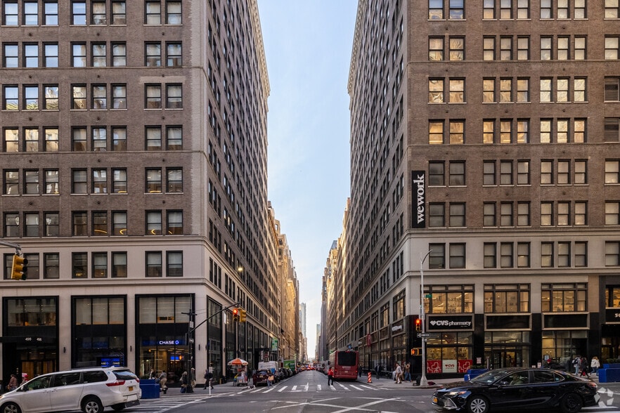 241 W 37th St, New York, NY à louer - Photo de l’immeuble – Image 2 sur 2