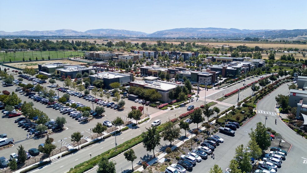 4705-4729 Livermore Outlets Dr, Livermore, CA à louer - Photo de l’immeuble – Image 1 sur 30