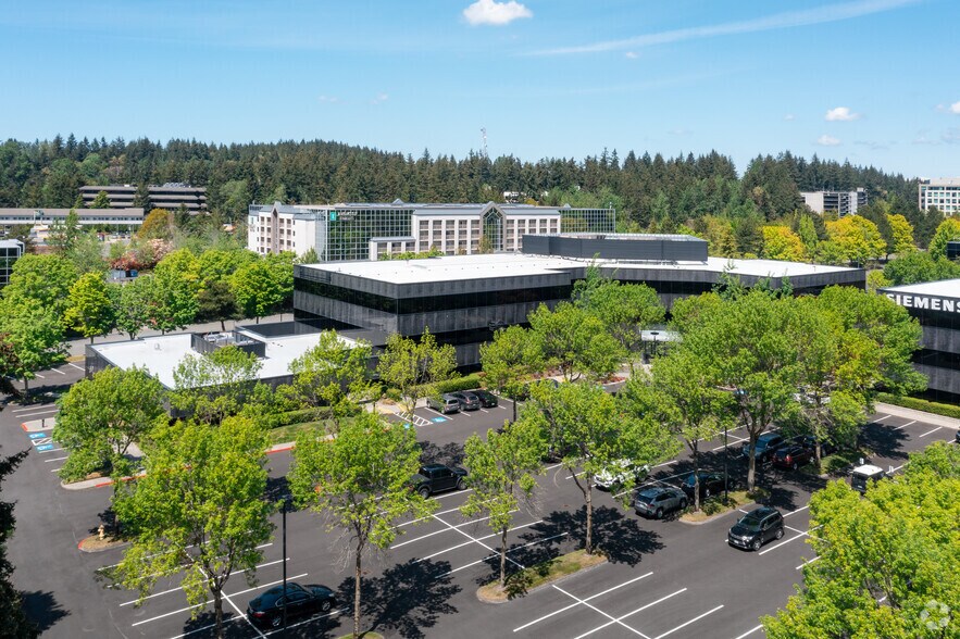 15800 SE Eastgate Way, Bellevue, WA à louer - Photo de l’immeuble – Image 3 sur 7