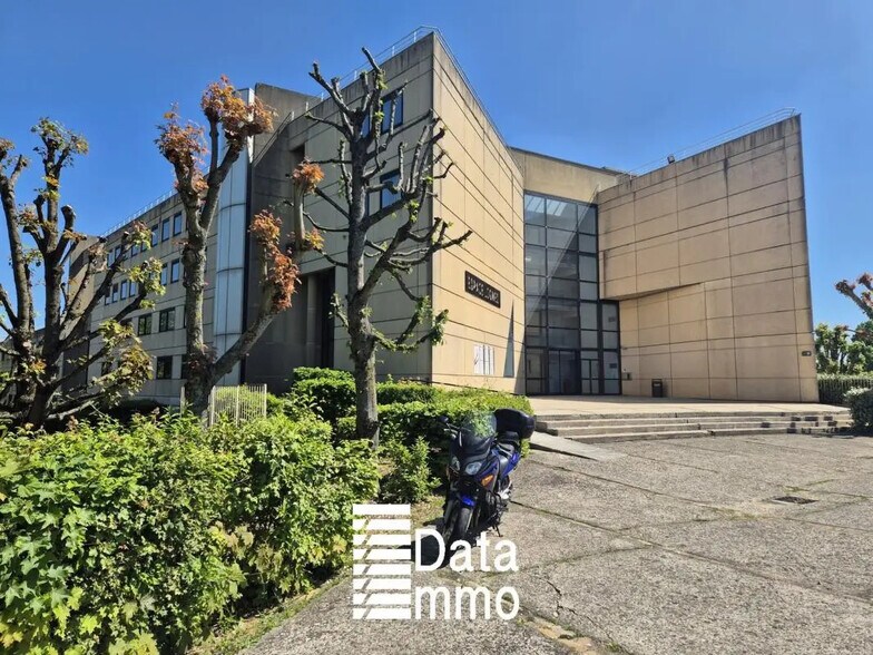 Bureau dans Lognes à vendre - Photo de l’immeuble – Image 1 sur 11