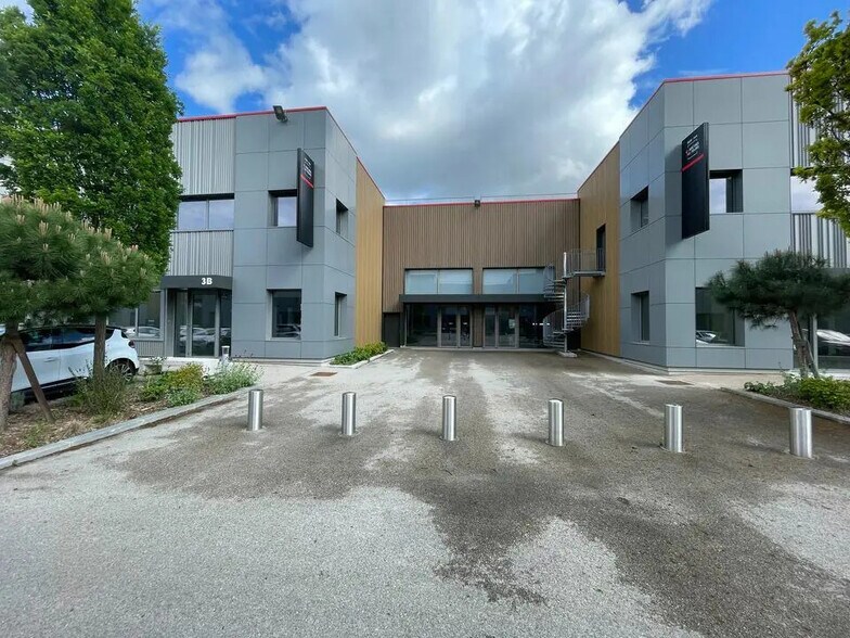 157 Avenue Charles Floquet, Le Blanc-Mesnil à louer - Photo de l’immeuble – Image 1 sur 18