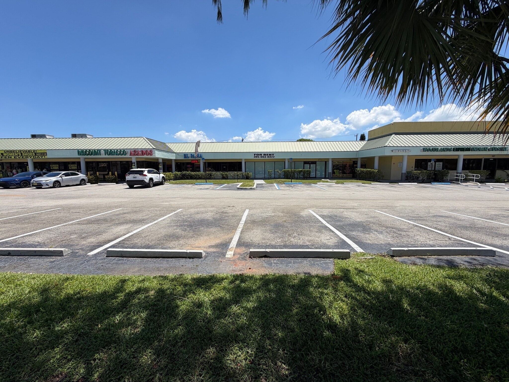 4806-4850 N University Dr, Lauderhill, FL à louer Photo de l’immeuble– Image 1 sur 16
