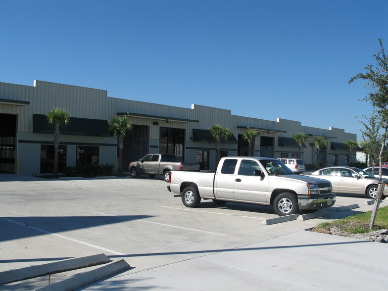 6427 Milner Blvd, Orlando, FL à louer - Photo de l’immeuble – Image 3 sur 4
