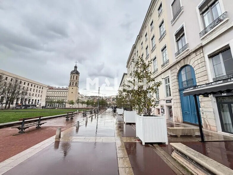 Bureau dans Lyon à louer - Photo de l’immeuble – Image 2 sur 9