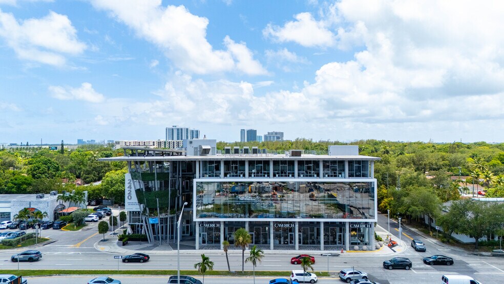 2420 NE Miami Gardens Dr, Miami, FL à louer - Photo de l’immeuble – Image 2 sur 16