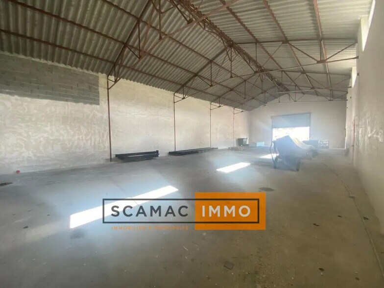 Industriel/Logistique dans Gardanne à louer - Photo de l’immeuble – Image 1 sur 4