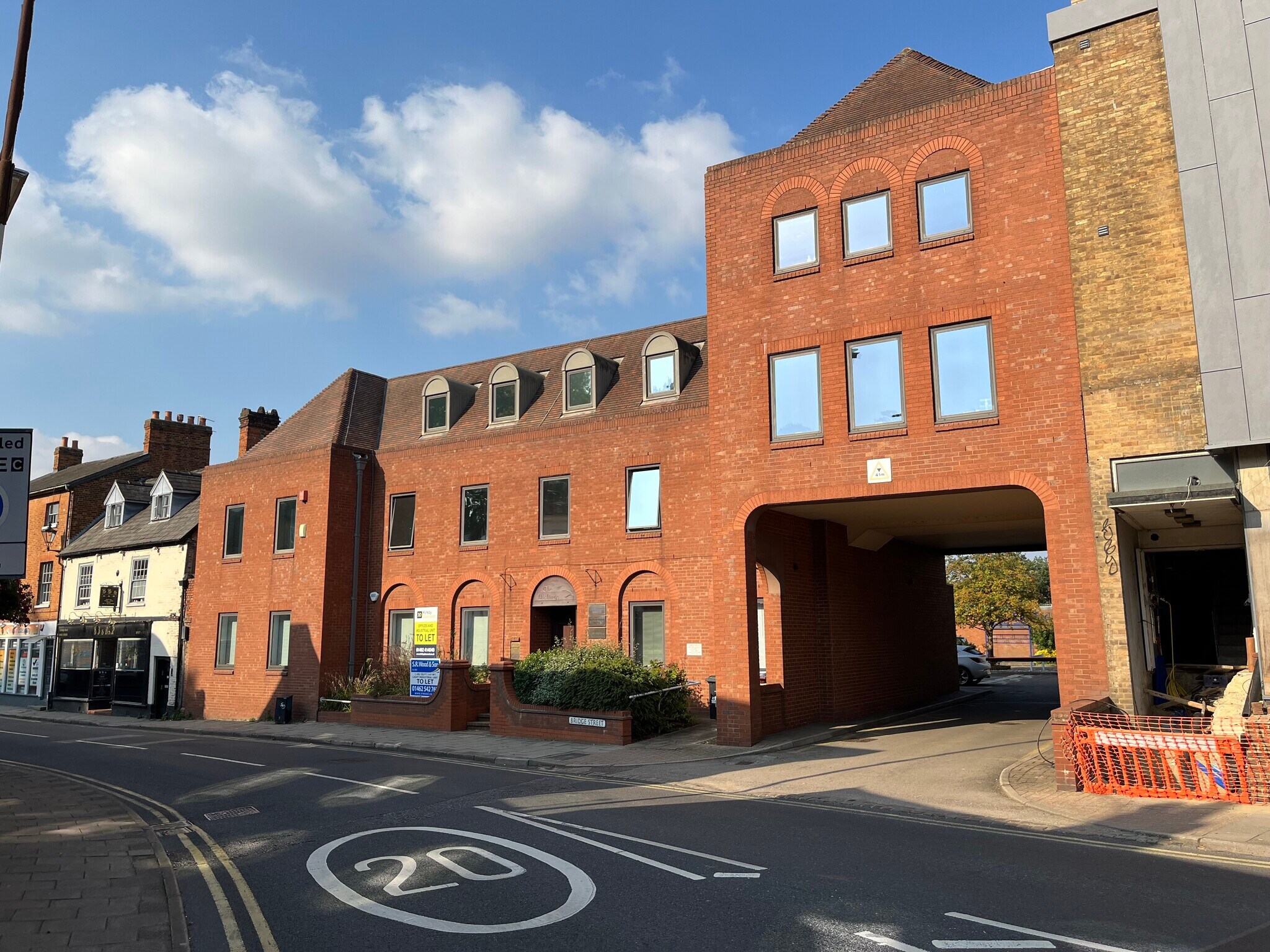 Bridge St, Hitchin à louer Photo de l’immeuble– Image 1 sur 4