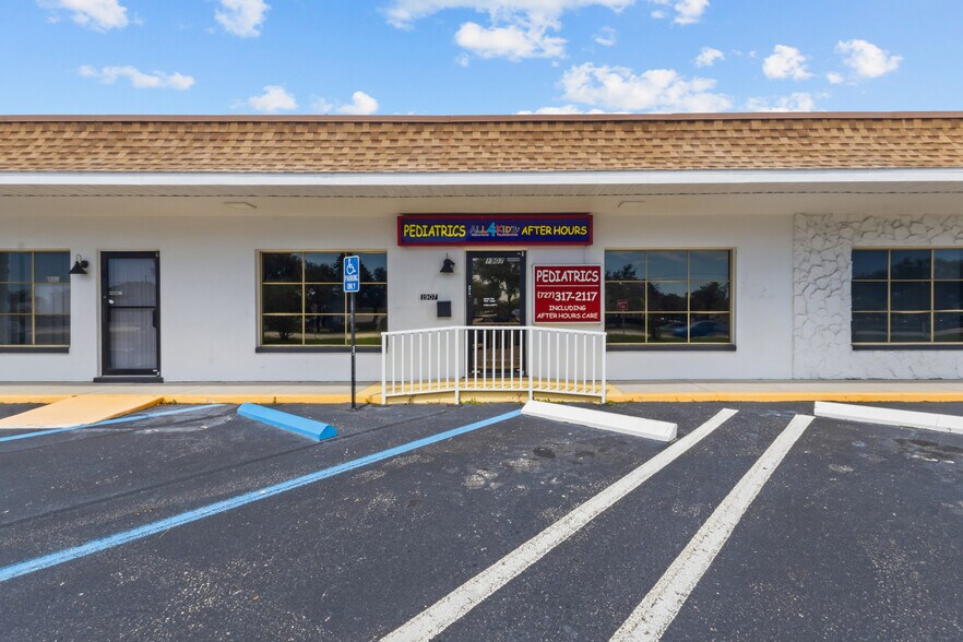 1907 Tyrone Blvd N, Saint Petersburg, FL à louer - Photo de l’immeuble – Image 3 sur 24