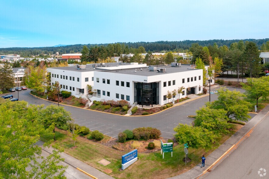 6812 185th Ave NE, Redmond, WA à louer - Photo de l’immeuble – Image 2 sur 12