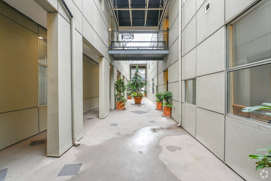 2107 Elliott Ave, Seattle, WA à louer - Photo de l’immeuble – Image 3 sur 7