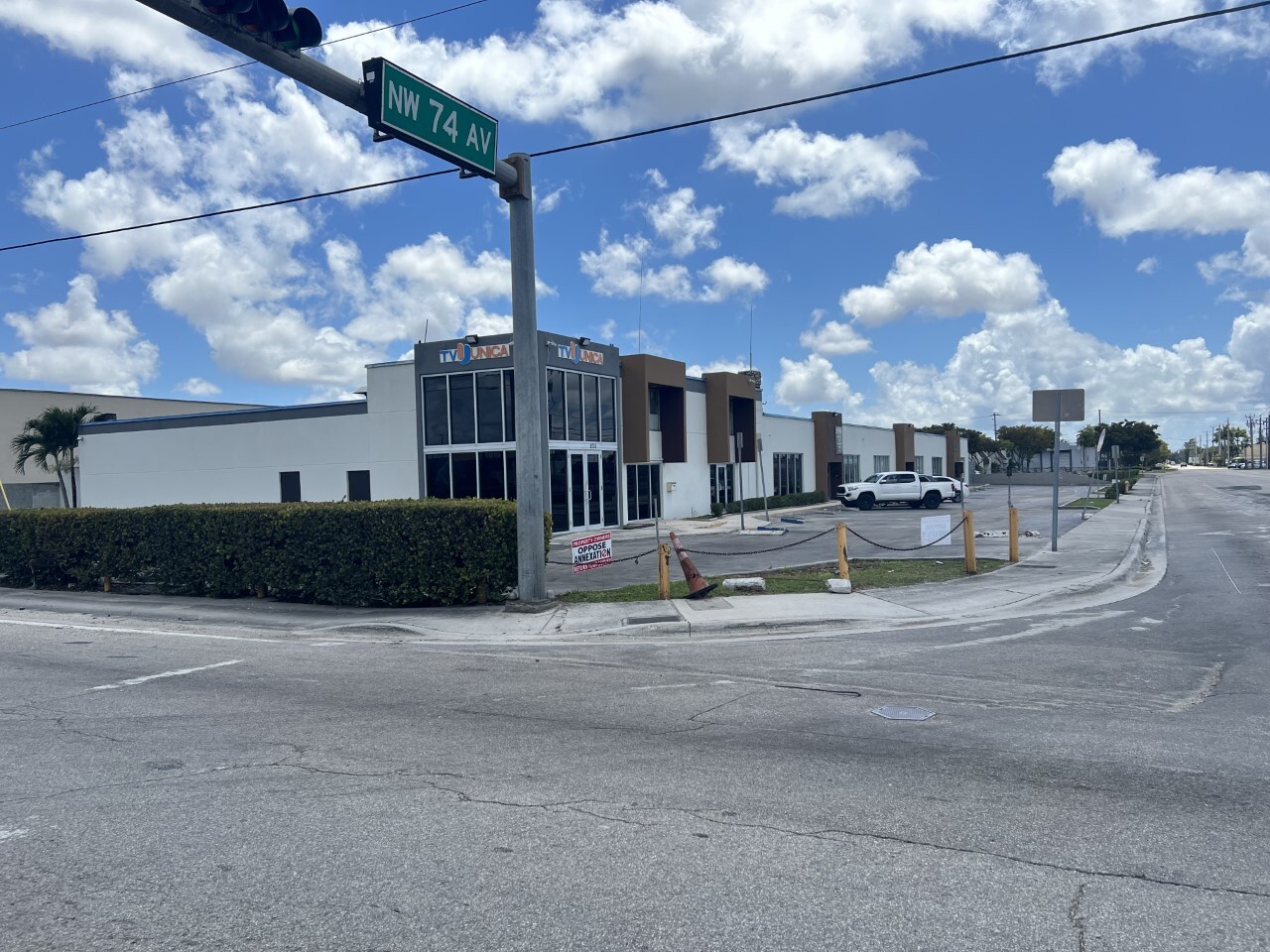 5701-5731 NW 74th Ave, Miami, FL à louer Photo de l’immeuble– Image 1 sur 36