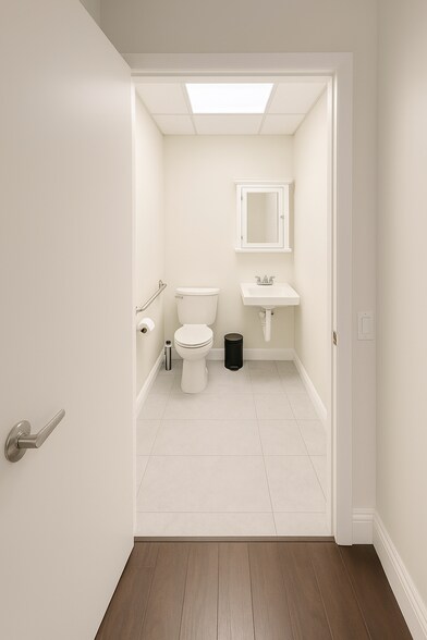 1071-1075 NE 125th St, North Miami, FL à louer - Photo intérieure – Image 3 sur 9