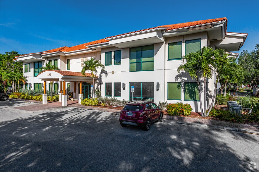 1591 Hayley Ln, Fort Myers, FL à louer - Photo principale – Image 1 sur 15
