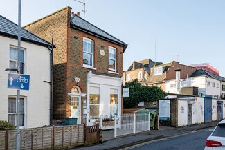 Plus de détails pour 2 Acre Rd, Kingston Upon Thames - Bureau à louer