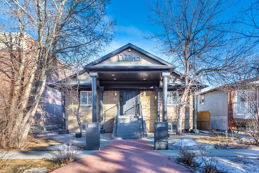 1912 26A St SW, Calgary, AB à vendre - Photo de l’immeuble – Image 1 sur 18