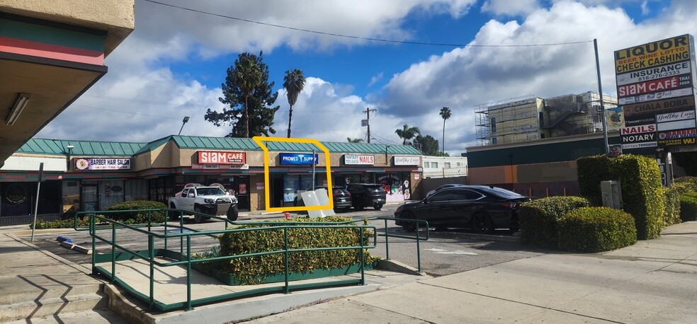16045-16047 Sherman Way, Van Nuys, CA à louer - Photo de l’immeuble – Image 2 sur 12