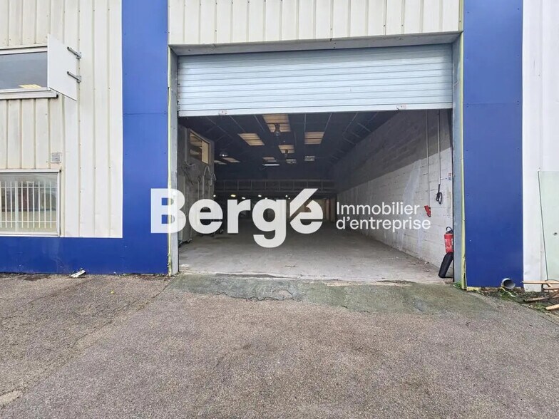 Industriel/Logistique dans Mandelieu-la-Napoule à louer - Photo de l’immeuble – Image 2 sur 9