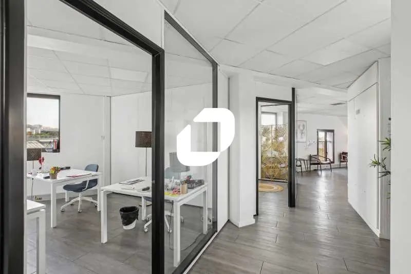 Local d’activités dans Boulogne-Billancourt à louer - Photo de l’immeuble – Image 2 sur 13