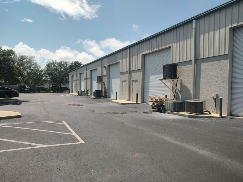 2240-2264 72nd Ave E, Sarasota, FL à louer - Photo de l’immeuble – Image 3 sur 3