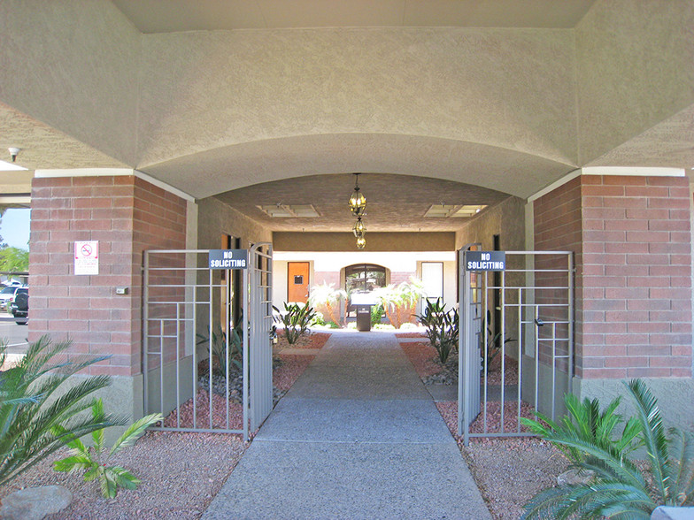 5700 W Olive Ave, Glendale, AZ à louer - Photo de l’immeuble – Image 2 sur 61