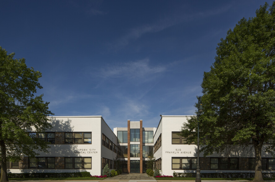 520 Franklin Ave, Garden City, NY à louer - Photo de l’immeuble – Image 1 sur 20