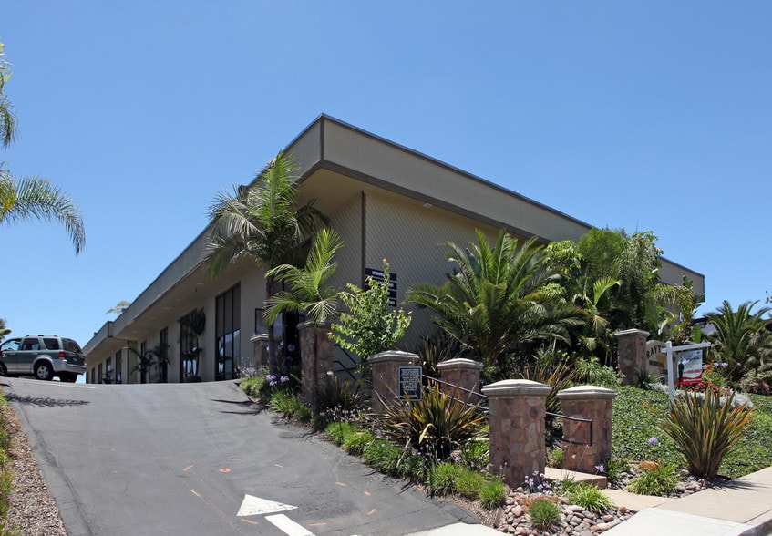 8057 Raytheon Rd, San Diego CA - Local industriel/logistique