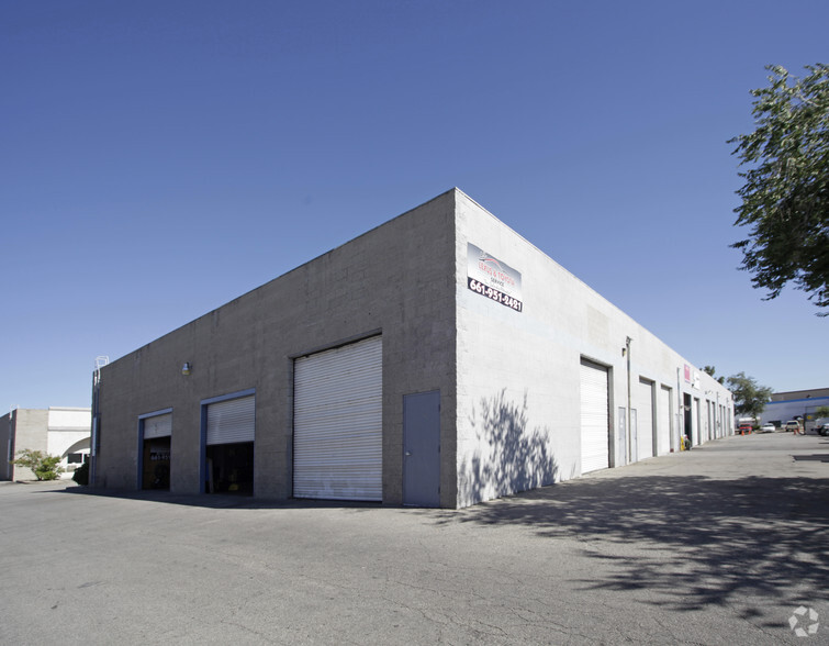 825 W Avenue L8, Lancaster, CA à louer - Photo de l’immeuble – Image 2 sur 2