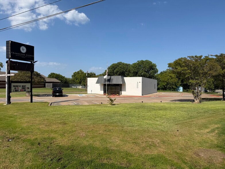 300 N Broadway St, Joshua, TX à louer - Photo de l’immeuble – Image 3 sur 20