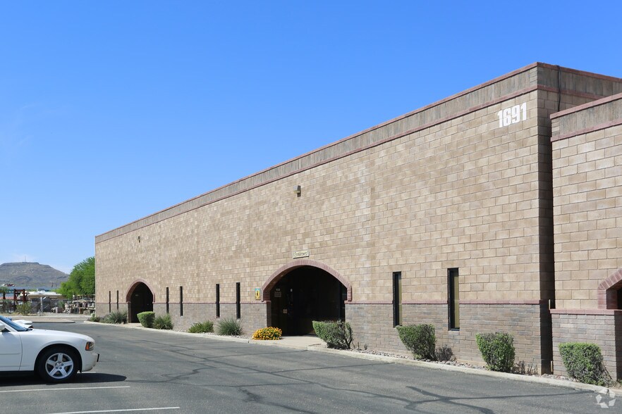 1683 W Grant Rd, Tucson, AZ à louer - Photo de l’immeuble – Image 2 sur 3