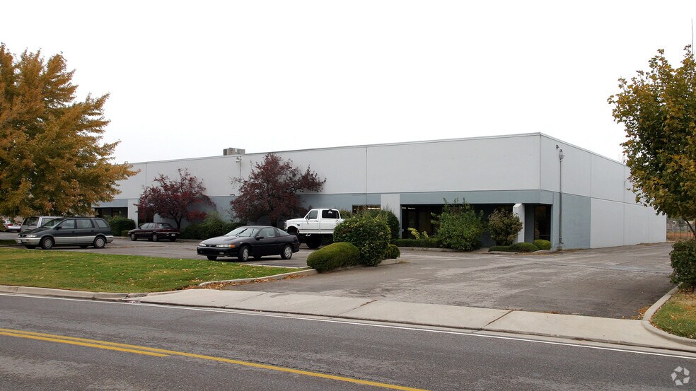 2545 Decker Lake Ln, Salt Lake City, UT à louer - Photo de l’immeuble – Image 2 sur 11