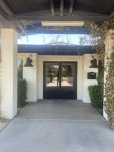 8250 E Rose Ln, Scottsdale, AZ à louer Photo de l’immeuble– Image 2 sur 8
