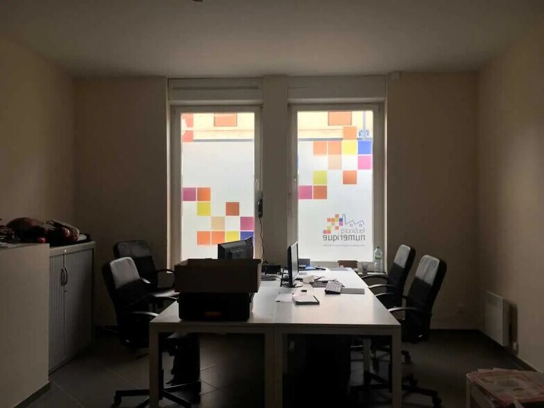 Bureau dans Saint-Quentin à louer - Photo de l’immeuble – Image 3 sur 6