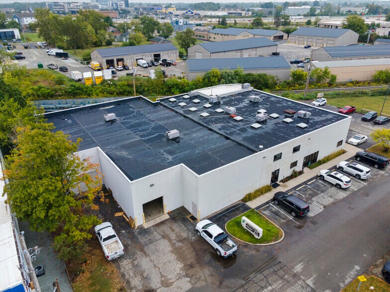 8035 Craig St, Indianapolis, IN à louer - Photo de l’immeuble – Image 1 sur 9