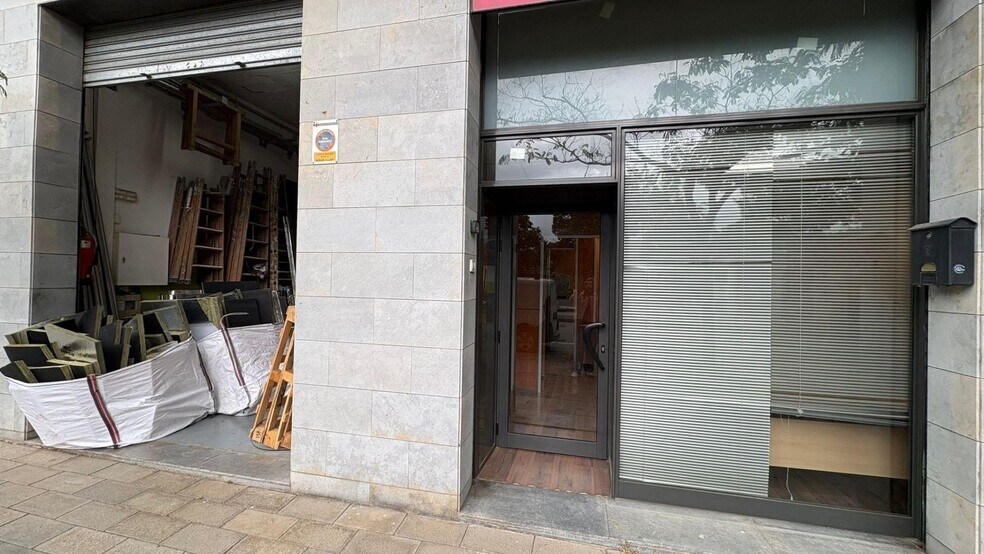Local commercial dans Montcada i Reixac, Barcelona à louer - Photo de l’immeuble – Image 1 sur 4