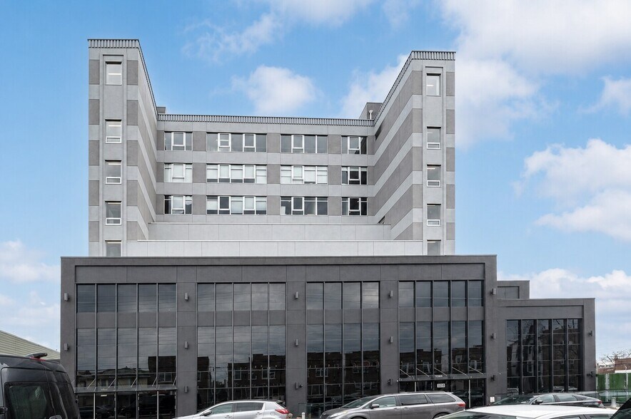1055-1063 63rd St, Brooklyn, NY à louer - Photo de l’immeuble – Image 1 sur 15
