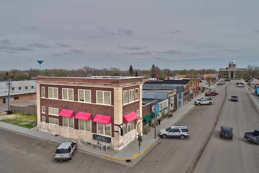 11 S Main St S, Crosby, ND à vendre - Photo principale – Image 1 sur 50