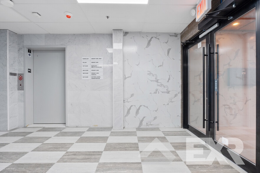 41-12 77th St, Elmhurst, NY à louer - Photo de l’immeuble – Image 3 sur 4