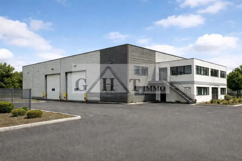 Industriel/Logistique dans Chambly à vendre - Photo de l’immeuble – Image 2 sur 2