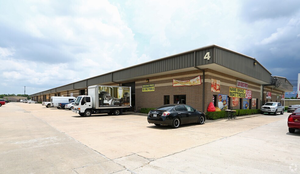 6830 N Eldridge Pky, Houston, TX à louer - Photo de l’immeuble – Image 2 sur 8